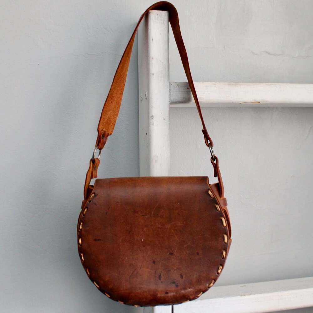 Vintage 70's Tooled Brown Full Grain Leather Saddle Crescent Shoulder Bag Purse - Picture 2 of 7